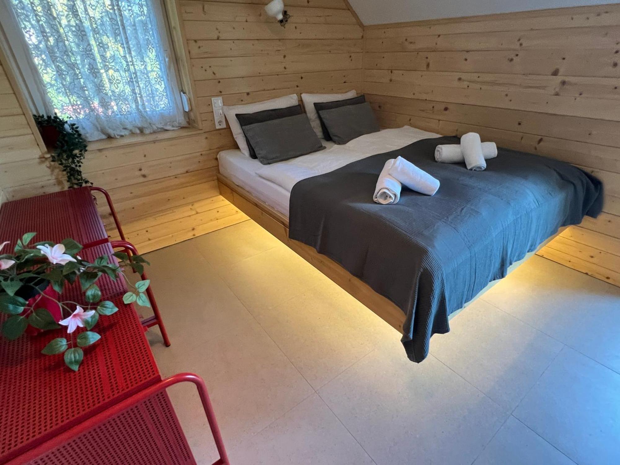 Neon Apartman Csopak Balaton Exterior photo